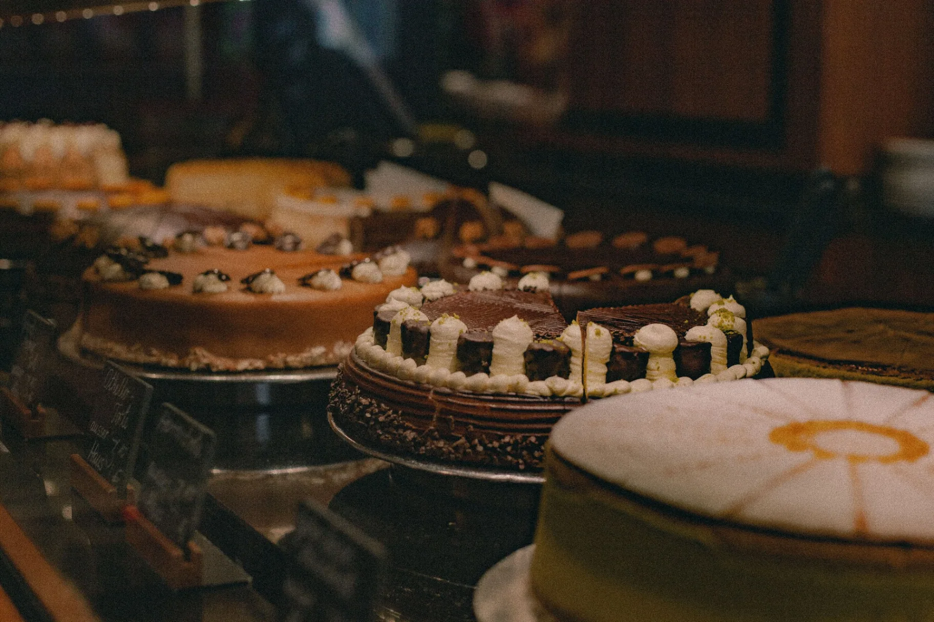 Bakery cake display case